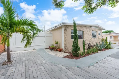 201 NE 28th Court Boynton Beach FL 33435