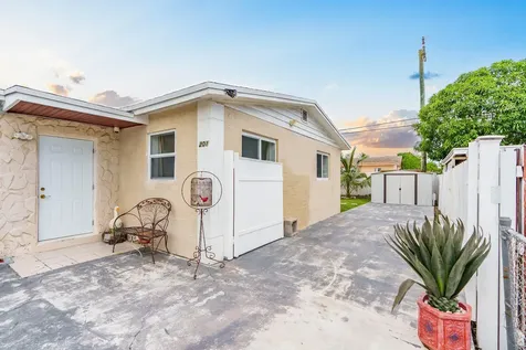 201 NE 28th Court Boynton Beach FL 33435