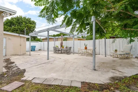 201 NE 28th Court Boynton Beach FL 33435