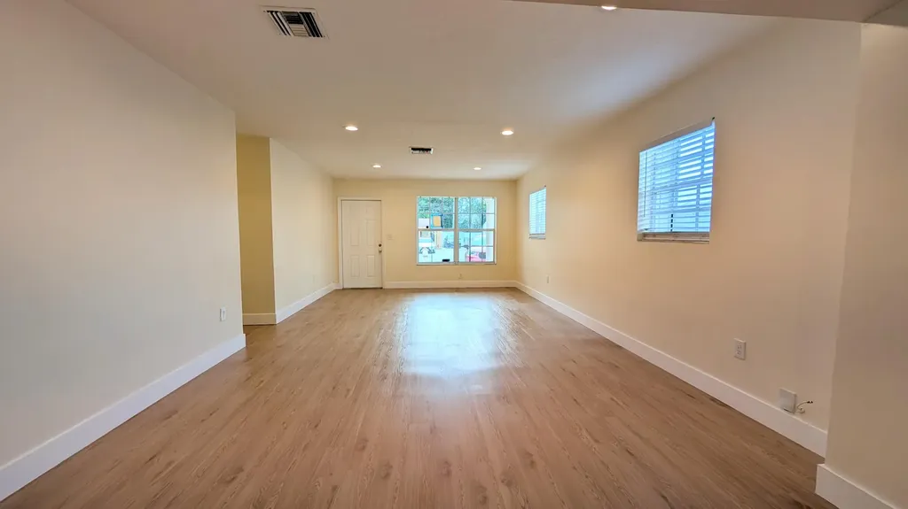 541 N 68th Way Hollywood FL 33024