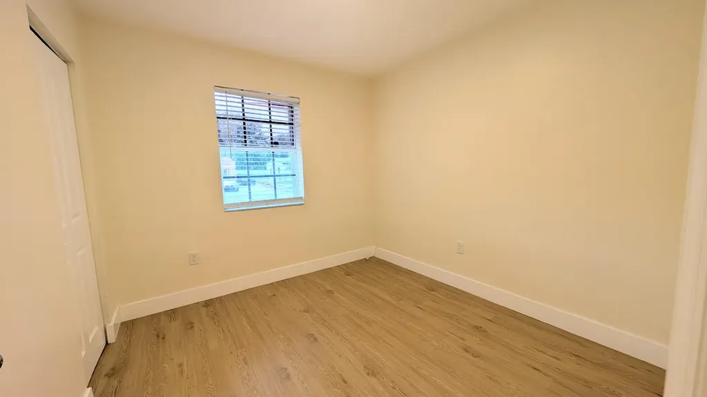 541 N 68th Way Hollywood FL 33024