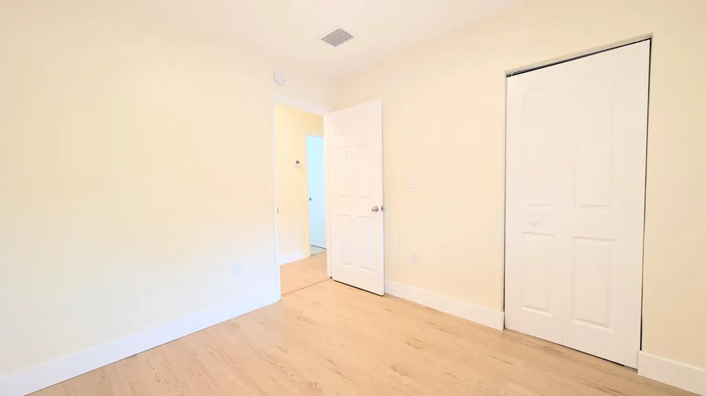 541 N 68th Way Hollywood FL 33024