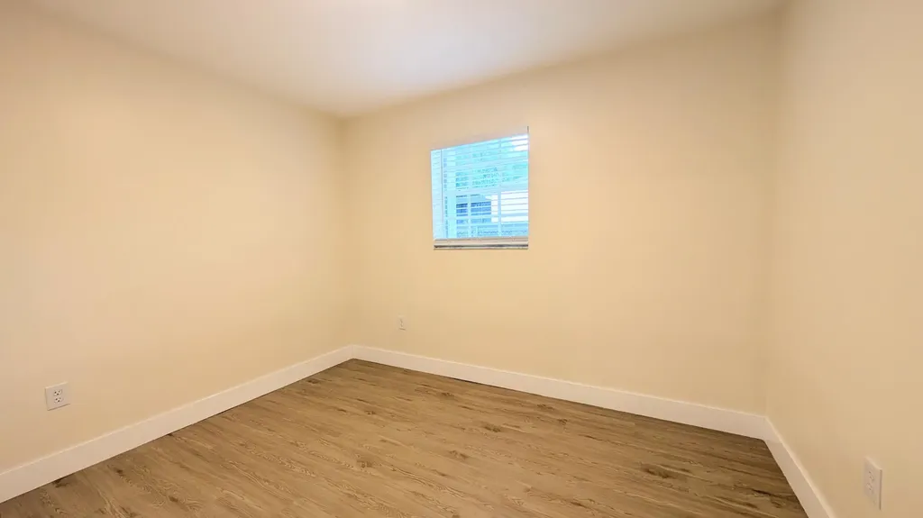 541 N 68th Way Hollywood FL 33024