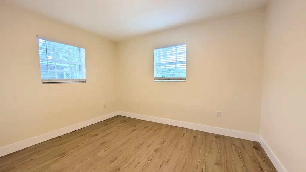 541 N 68th Way Hollywood FL 33024