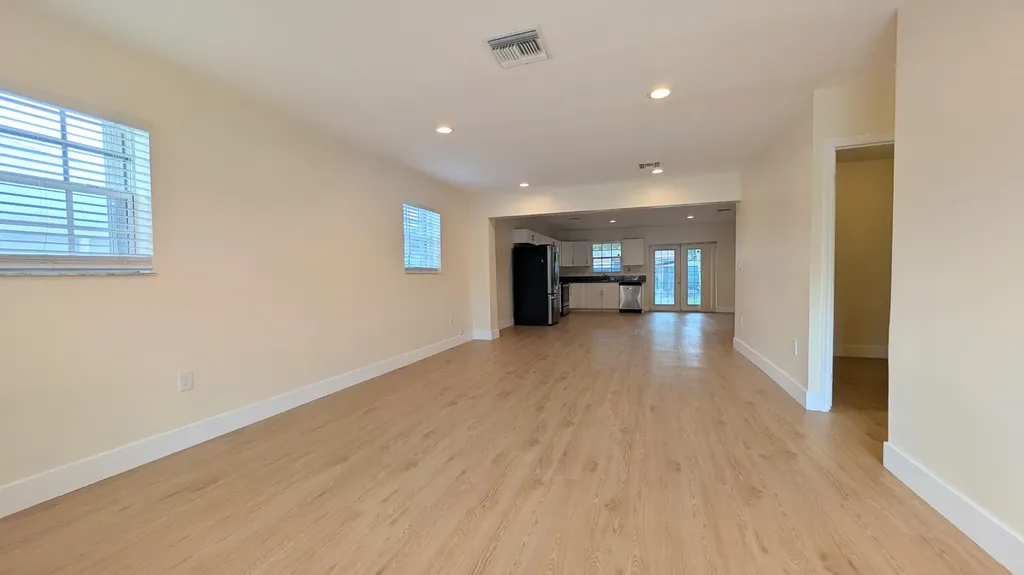 541 N 68th Way Hollywood FL 33024