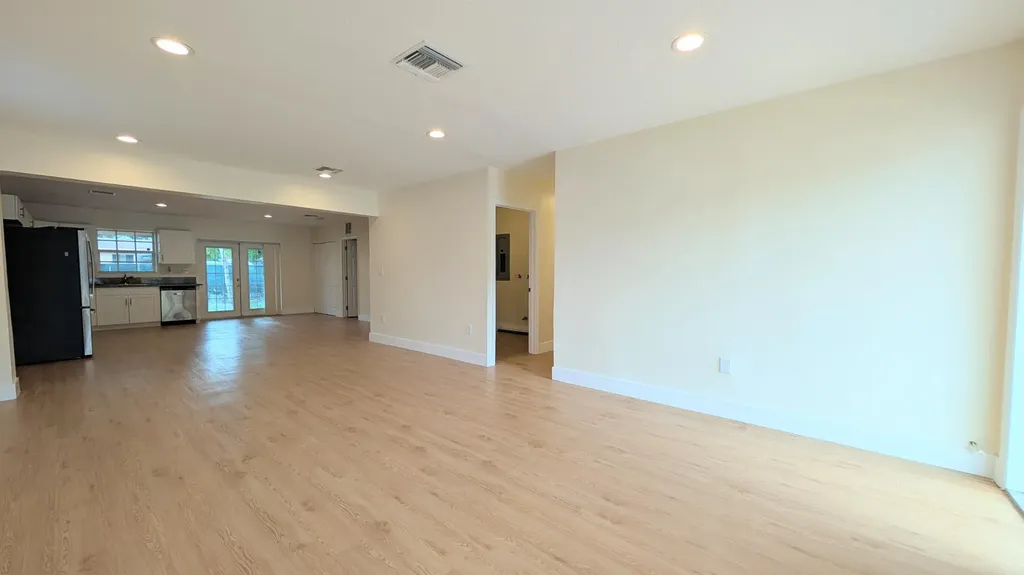 541 N 68th Way Hollywood FL 33024