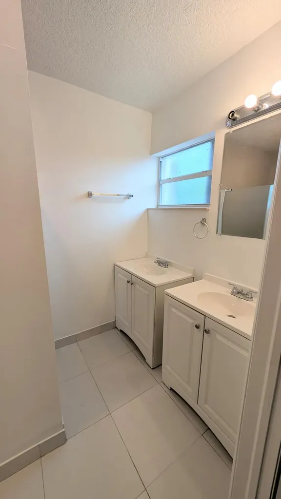 541 N 68th Way Hollywood FL 33024