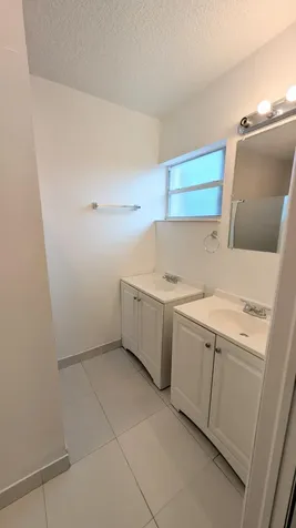 541 N 68th Way Hollywood FL 33024