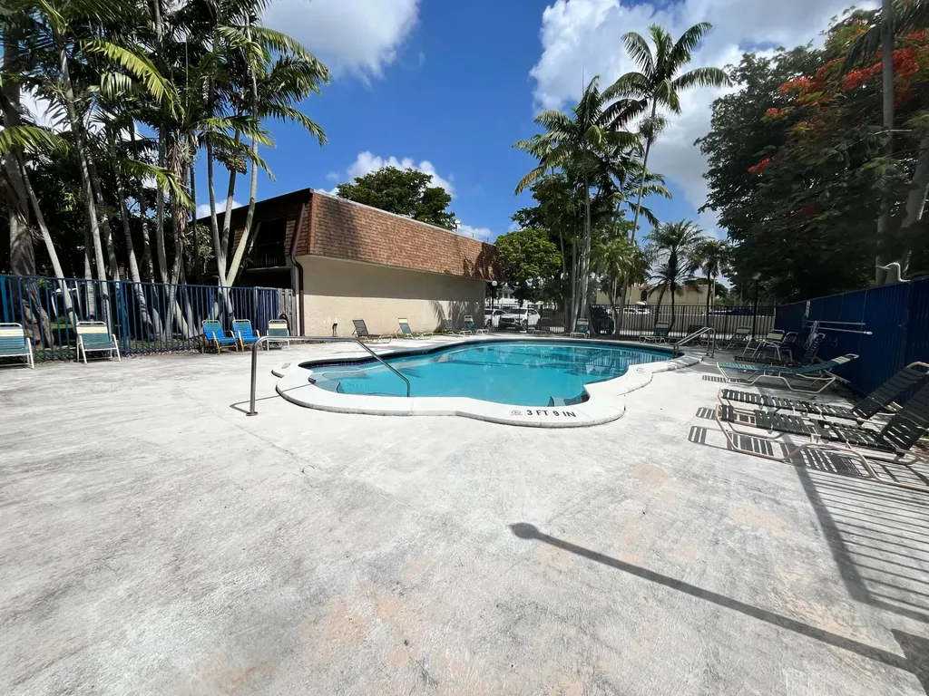 15385 S Dixie Highway Palmetto Bay FL 33157