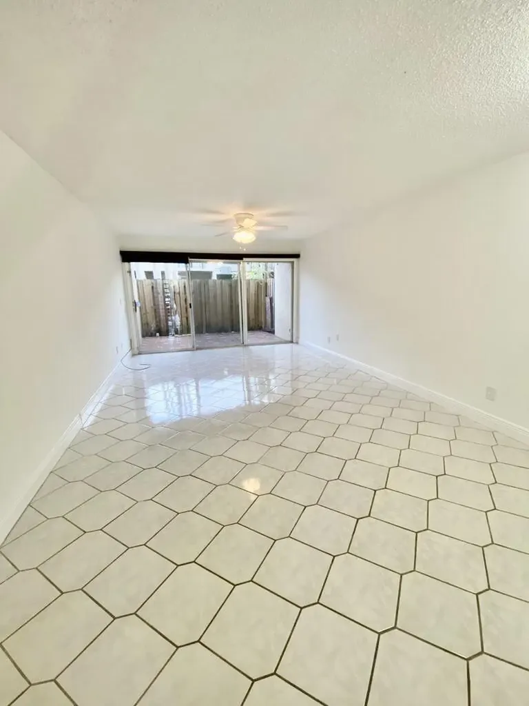 15385 S Dixie Highway Palmetto Bay FL 33157