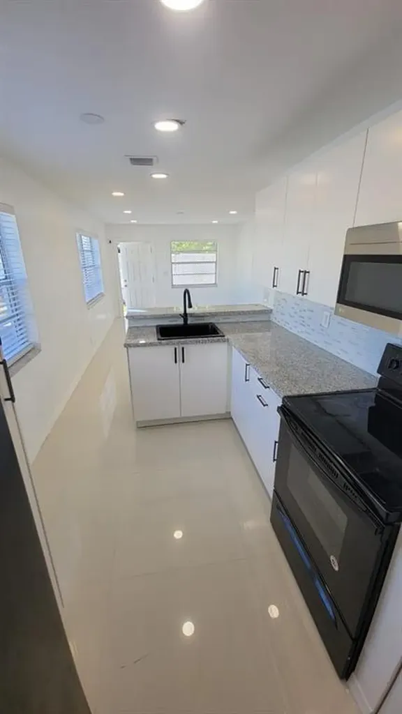 831 NW 14th Way Fort Lauderdale FL 33311