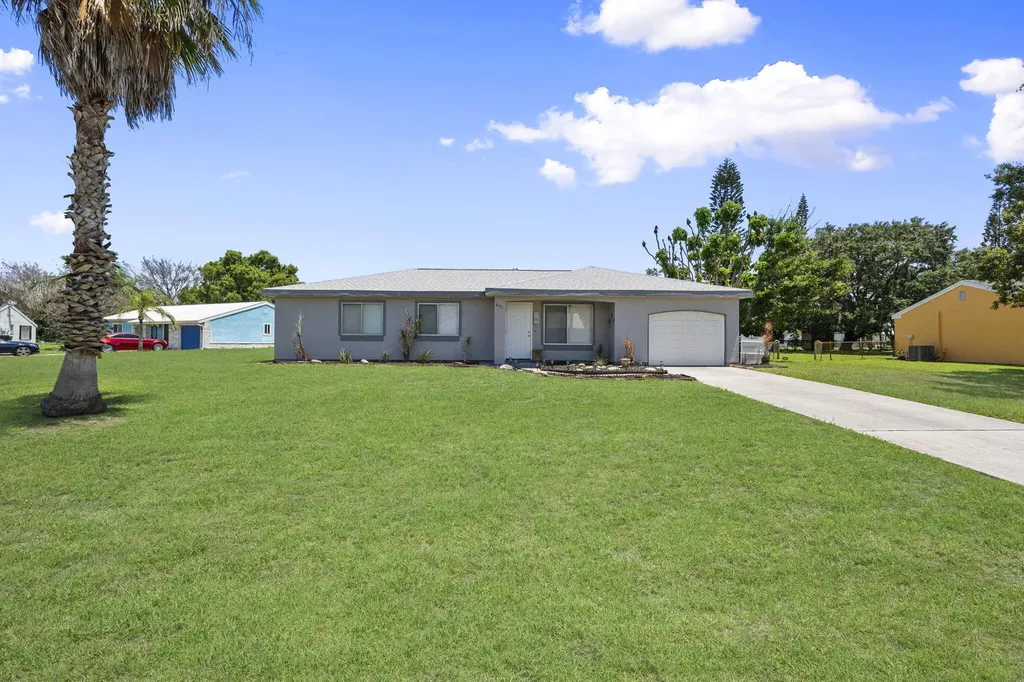 651 SW Old Briar Avenue Port St Lucie FL 34953