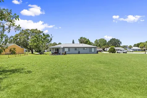 651 SW Old Briar Avenue Port St Lucie FL 34953
