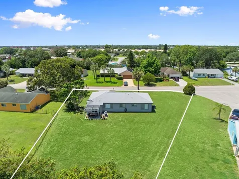 651 SW Old Briar Avenue Port St Lucie FL 34953