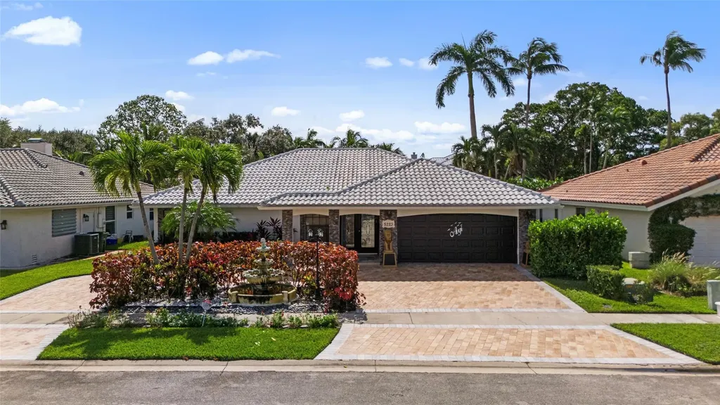 Boca Raton FL, 5223 Deerhurst Crescent Circle