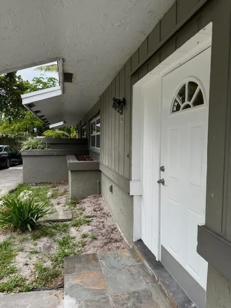 2899 NE 2nd Avenue Boca Raton FL 33431