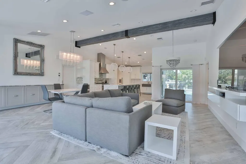 713 Forsyth Street Boca Raton FL 33487