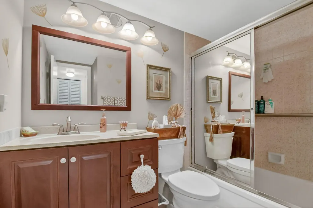 207 Pine Hov Circle Greenacres FL 33463