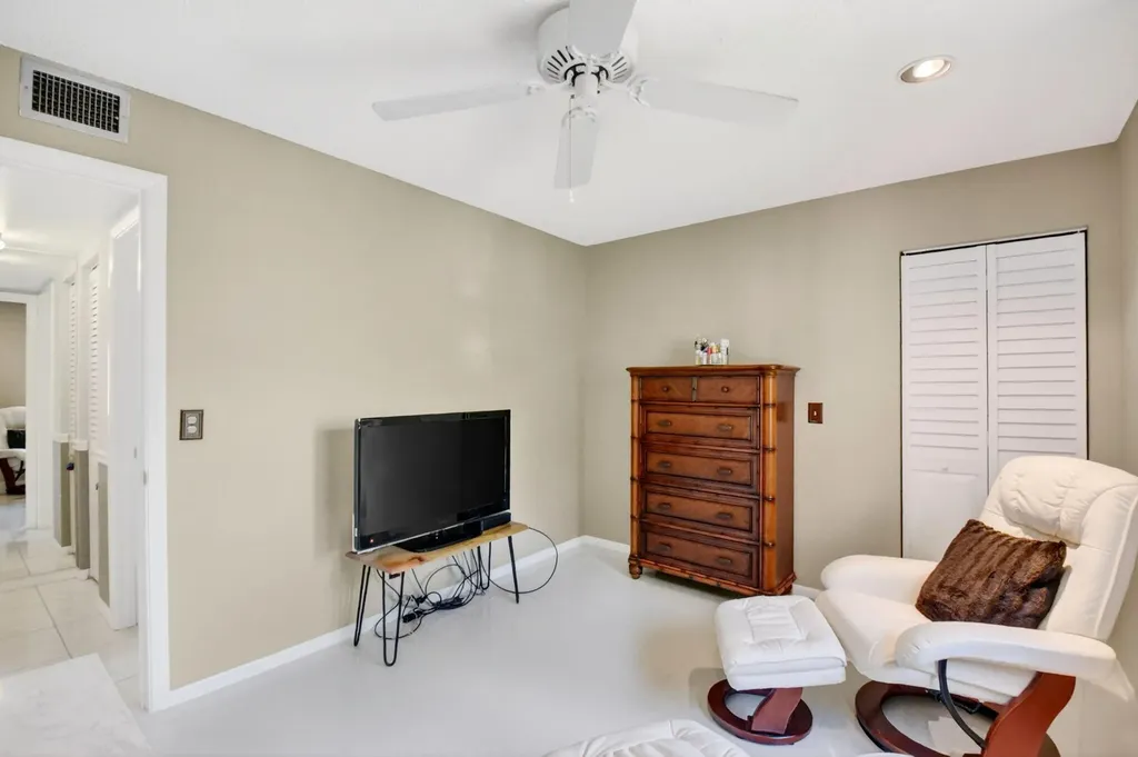 207 Pine Hov Circle Greenacres FL 33463