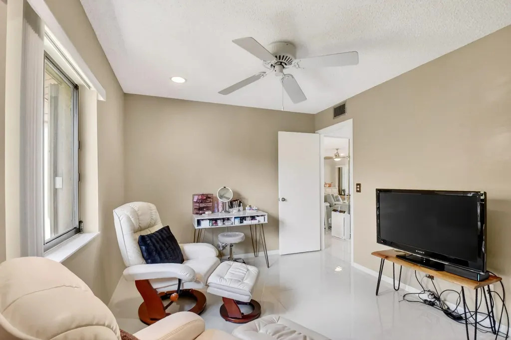 207 Pine Hov Circle Greenacres FL 33463