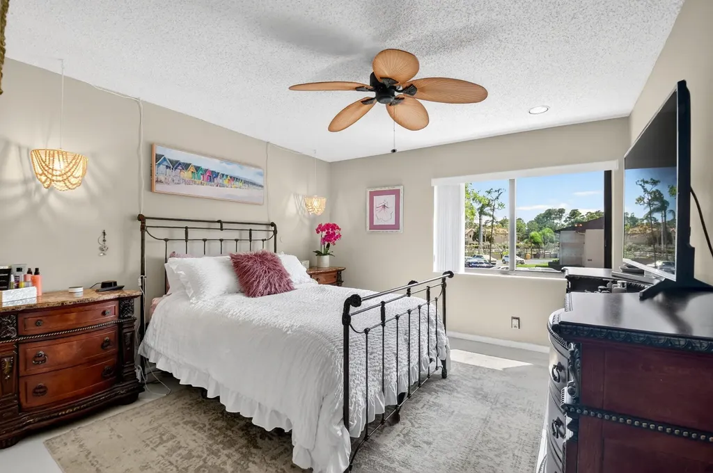 207 Pine Hov Circle Greenacres FL 33463
