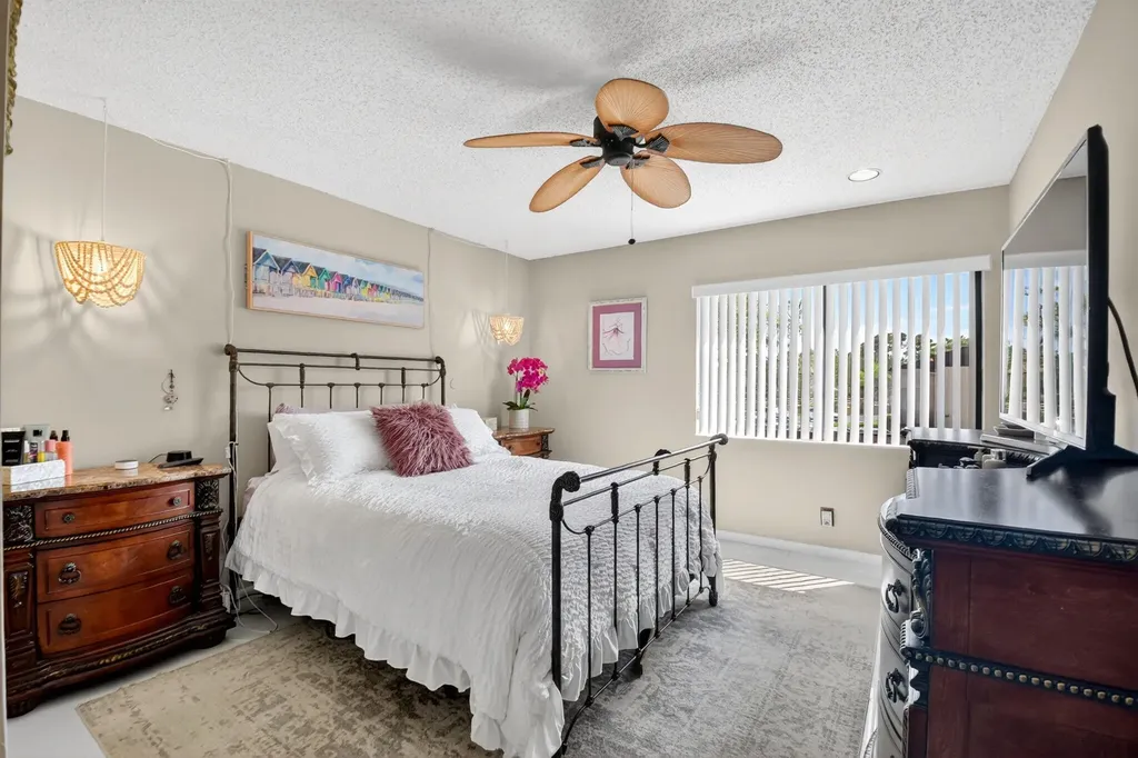 207 Pine Hov Circle Greenacres FL 33463