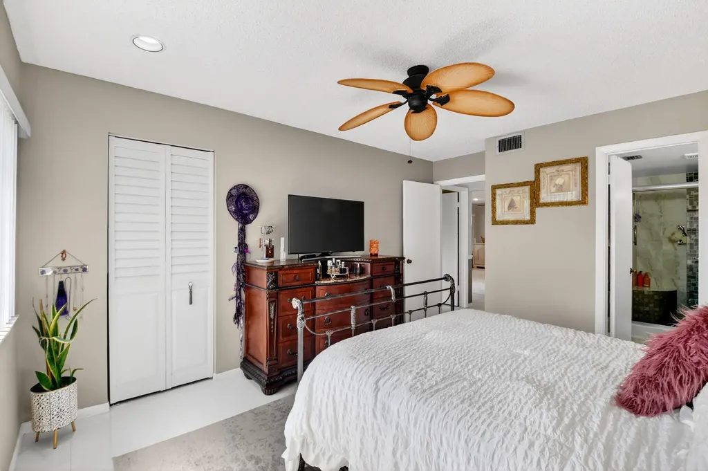 207 Pine Hov Circle Greenacres FL 33463