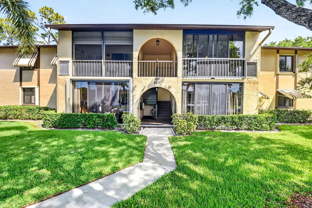 207 Pine Hov Circle Greenacres FL 33463