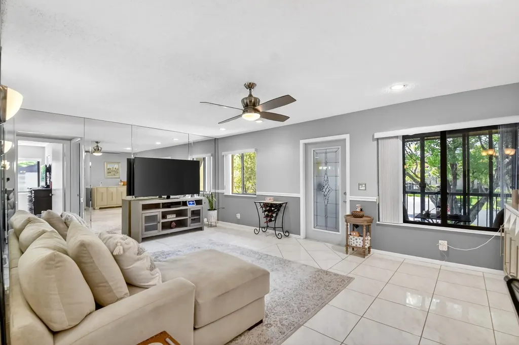207 Pine Hov Circle Greenacres FL 33463