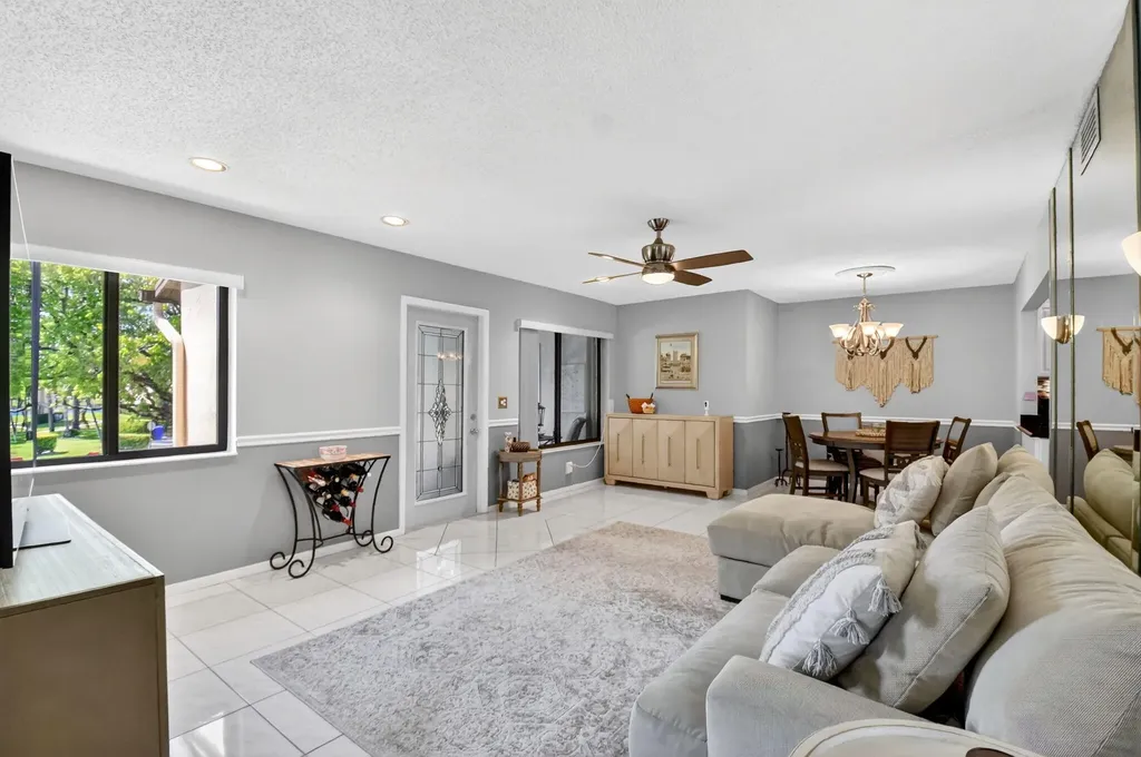 207 Pine Hov Circle Greenacres FL 33463