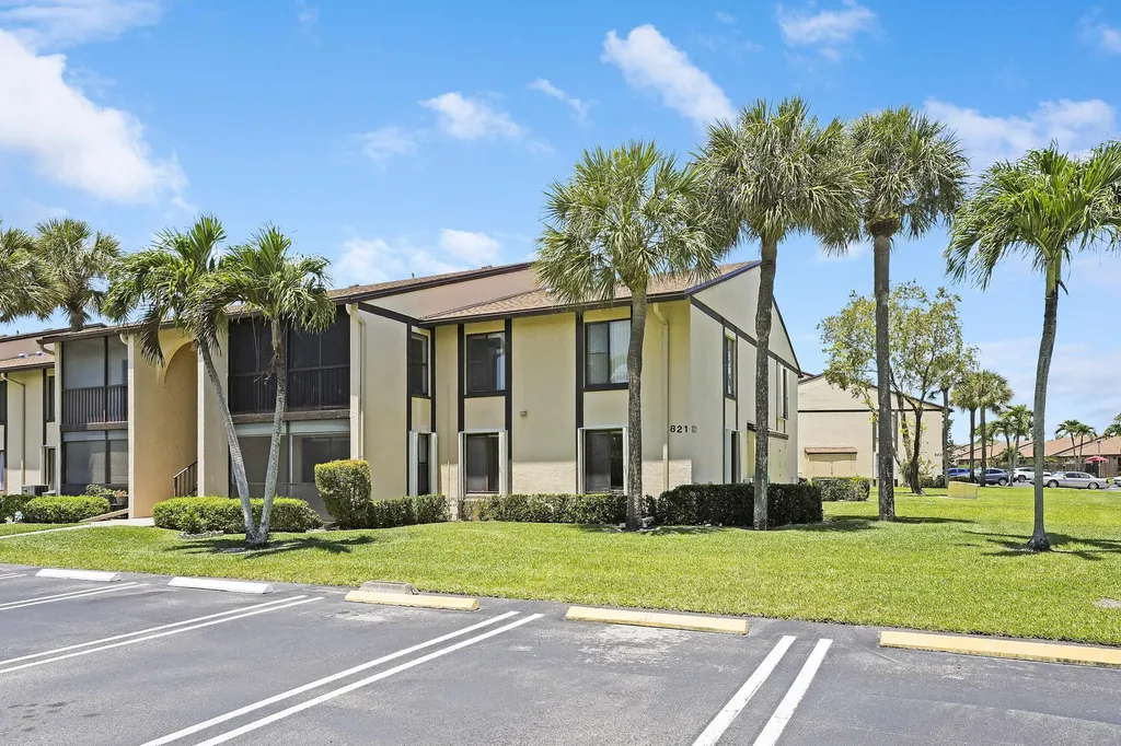 821 Sky Pine Way Greenacres FL 33415