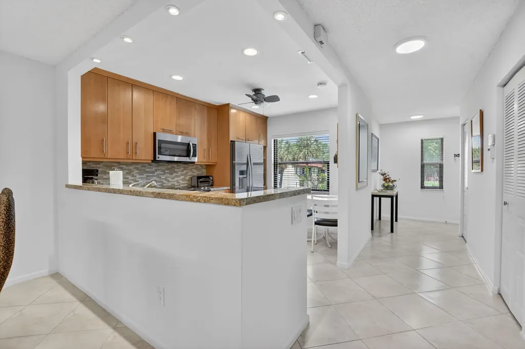8310 Casa Del Lago Boca Raton FL 33433