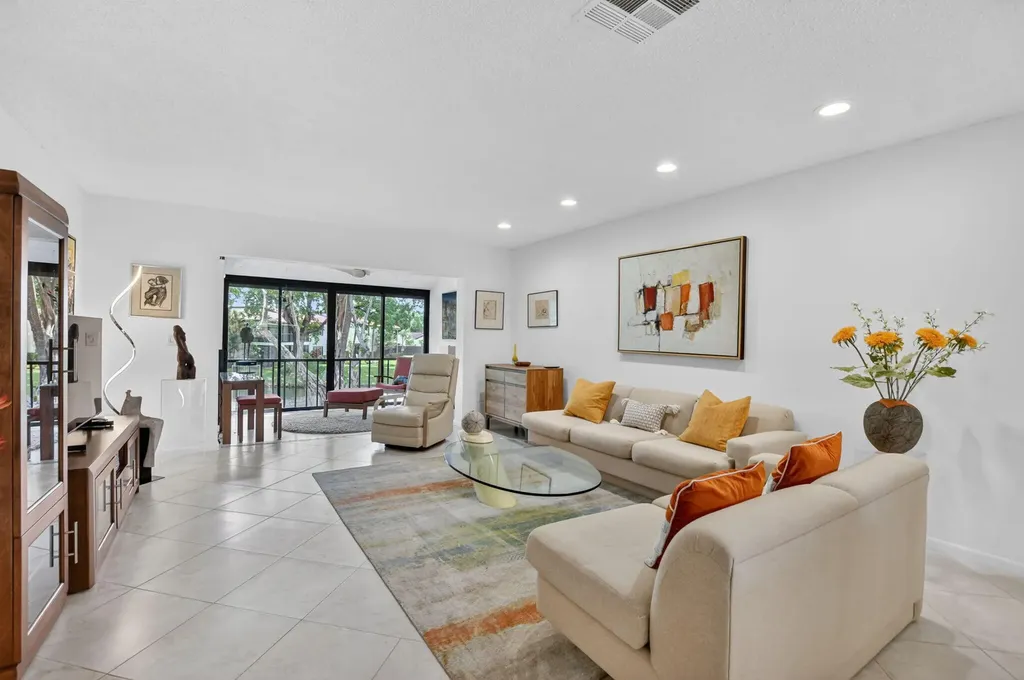 8310 Casa Del Lago Boca Raton FL 33433