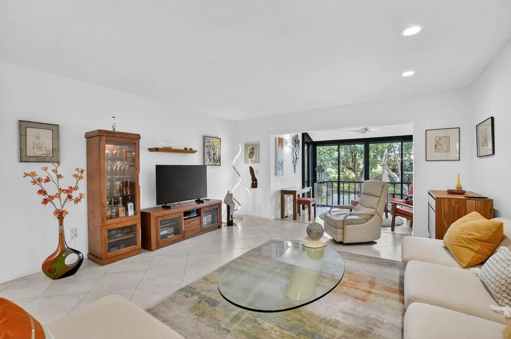 8310 Casa Del Lago Boca Raton FL 33433