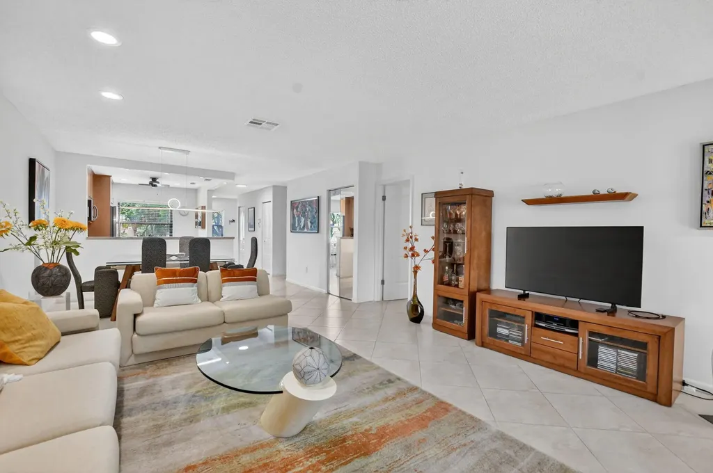 8310 Casa Del Lago Boca Raton FL 33433