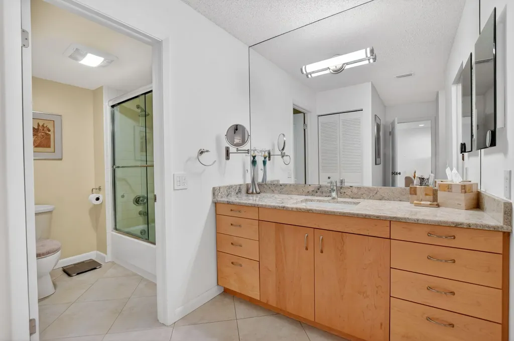 8310 Casa Del Lago Boca Raton FL 33433