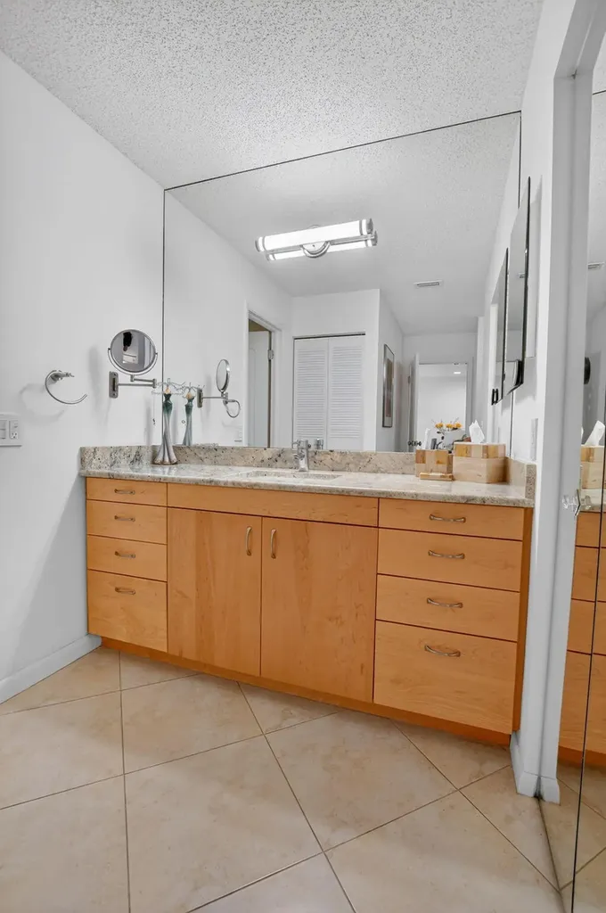 8310 Casa Del Lago Boca Raton FL 33433