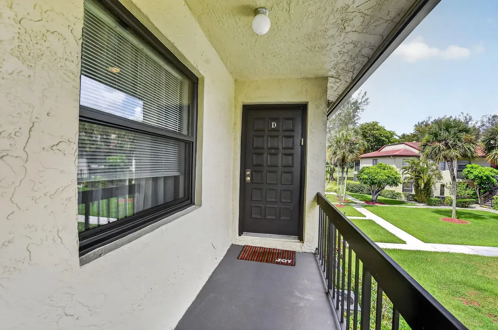 8310 Casa Del Lago Boca Raton FL 33433