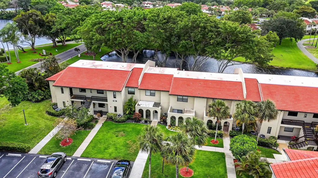 8310 Casa Del Lago Boca Raton FL 33433