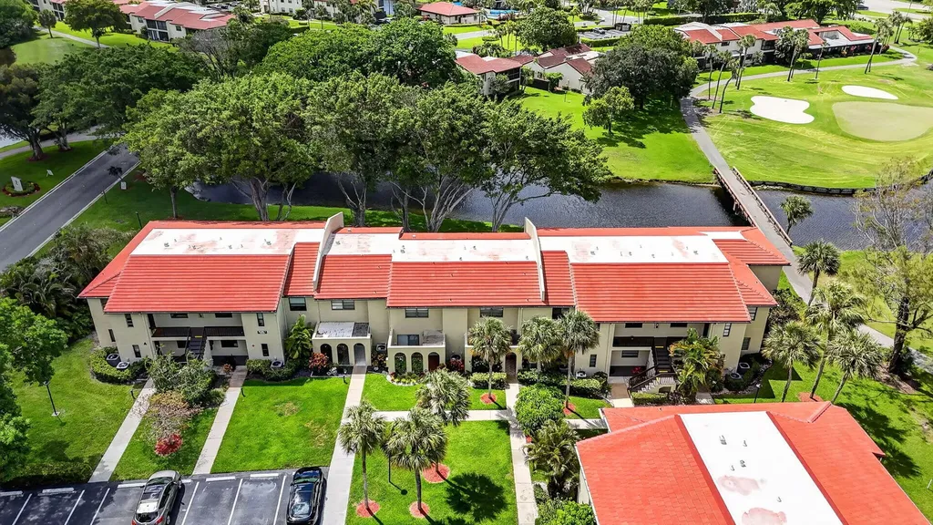8310 Casa Del Lago Boca Raton FL 33433