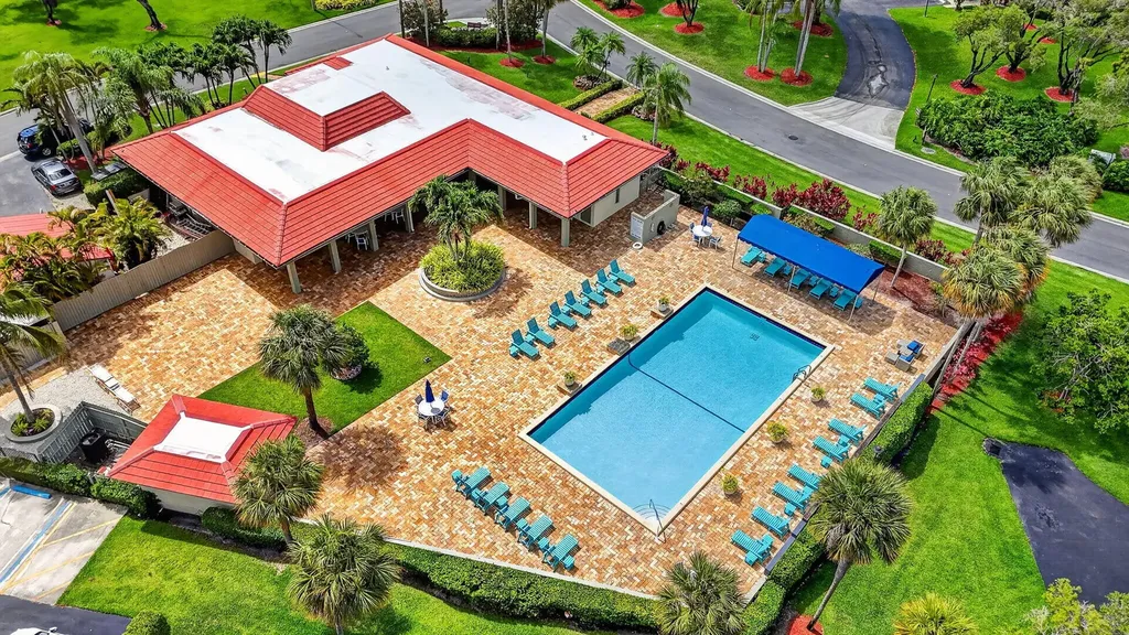 8310 Casa Del Lago Boca Raton FL 33433