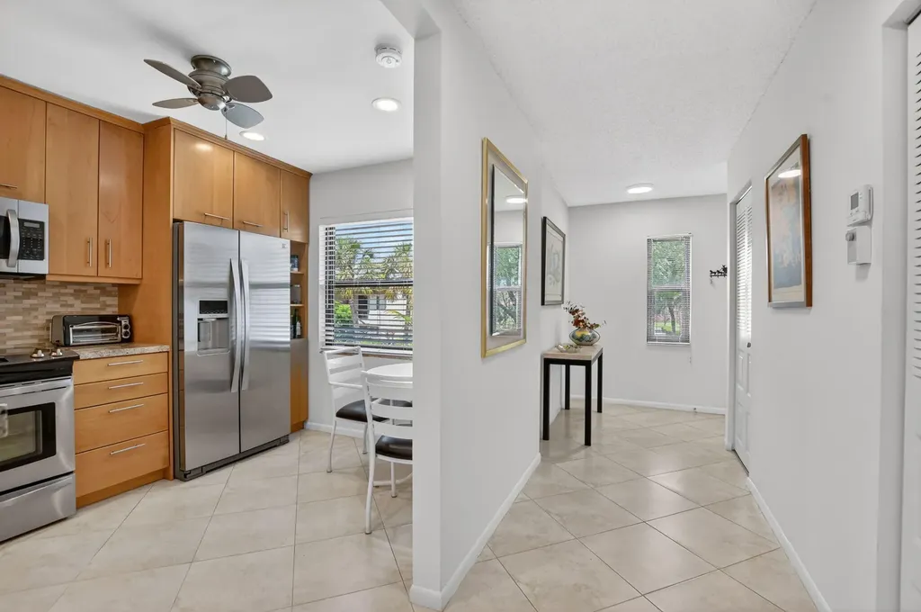 8310 Casa Del Lago Boca Raton FL 33433