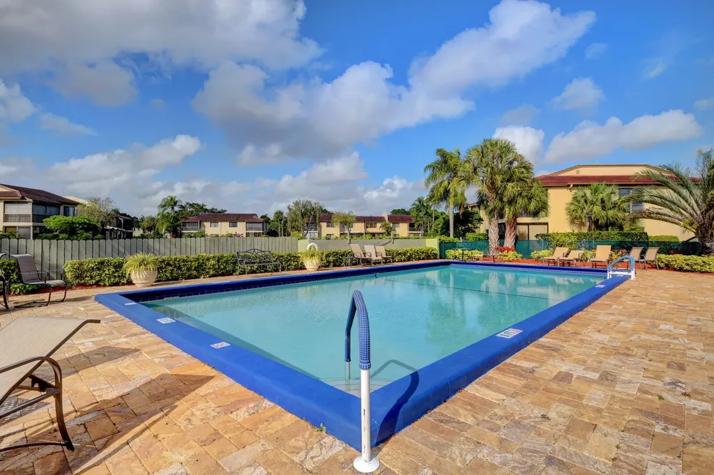 8310 Casa Del Lago Boca Raton FL 33433