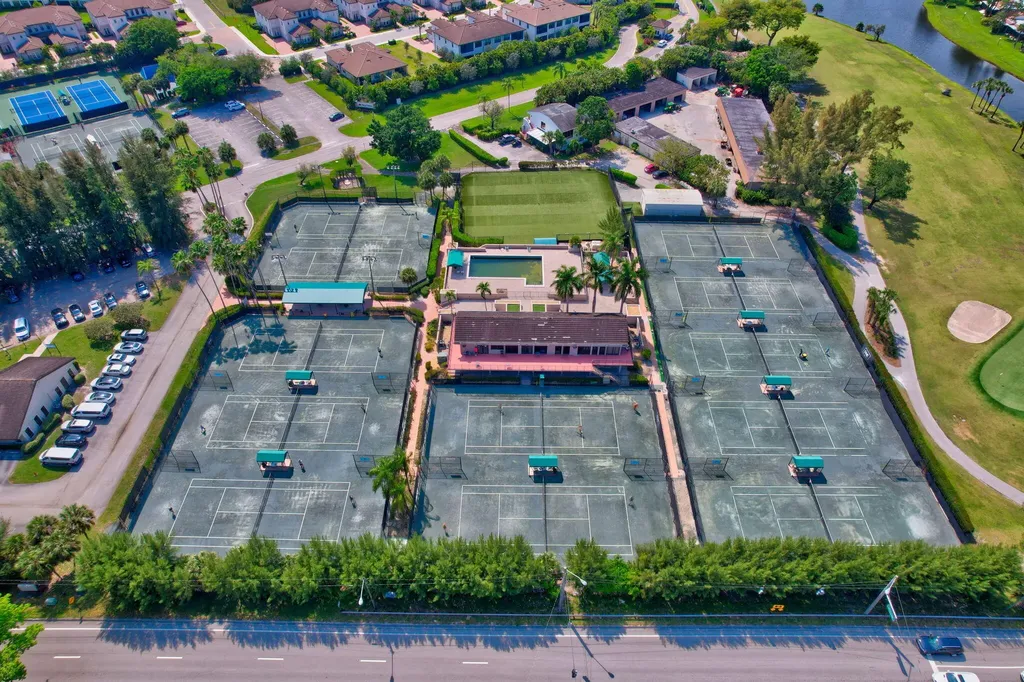 8310 Casa Del Lago Boca Raton FL 33433