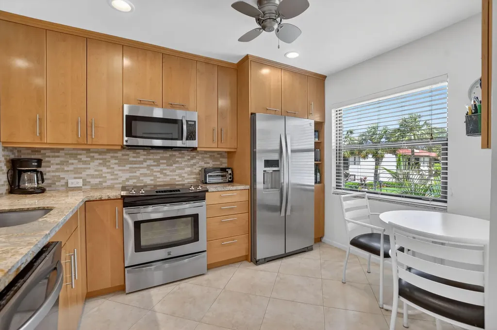 8310 Casa Del Lago Boca Raton FL 33433