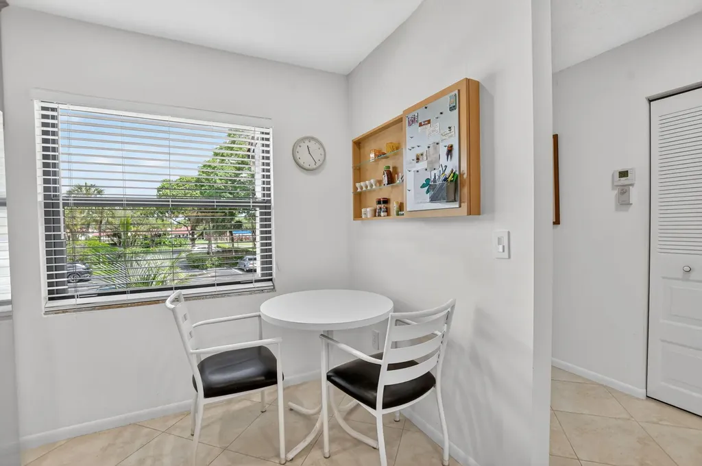 8310 Casa Del Lago Boca Raton FL 33433