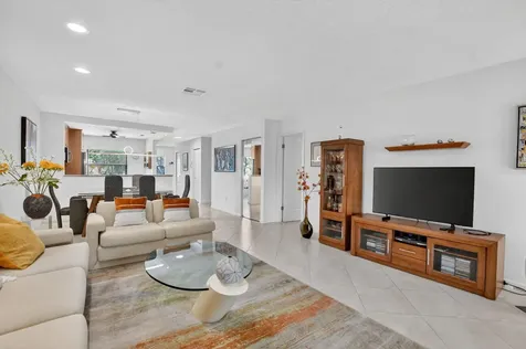 8310 Casa Del Lago Boca Raton FL 33433
