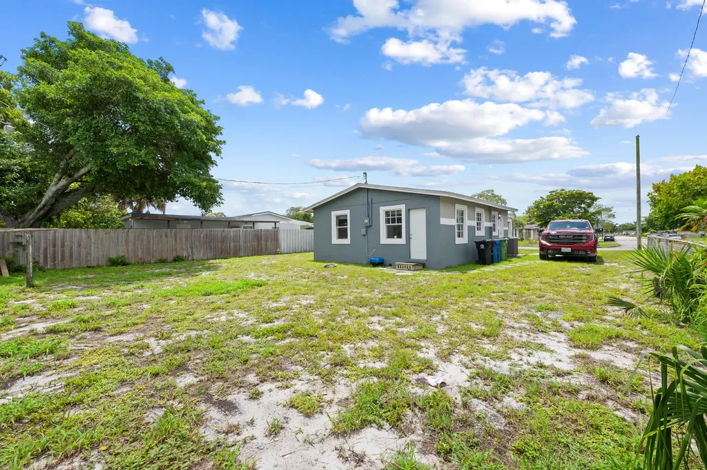 2571 NW 18th Court Fort Lauderdale FL 33311