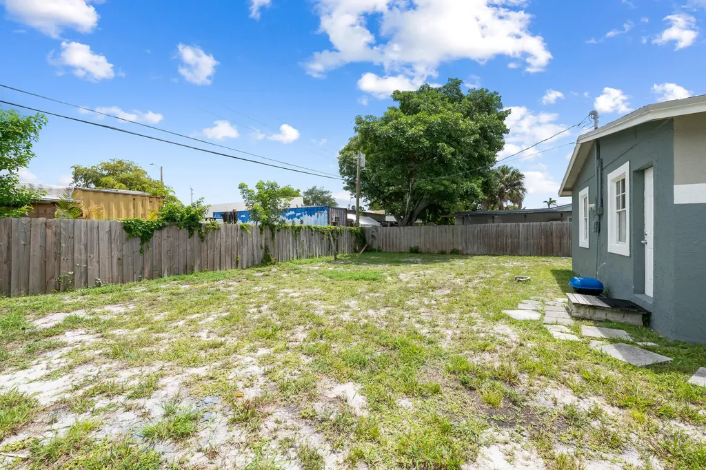 2571 NW 18th Court Fort Lauderdale FL 33311