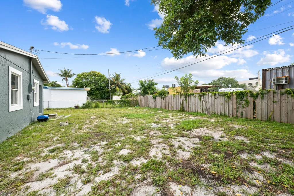 2571 NW 18th Court Fort Lauderdale FL 33311